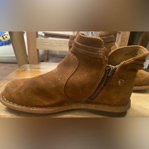 Born Wynter brown leather booties size 6 NEW
